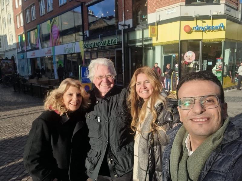 هنا شيحة تنشر صورها برفقة حسين فهمي في السويد