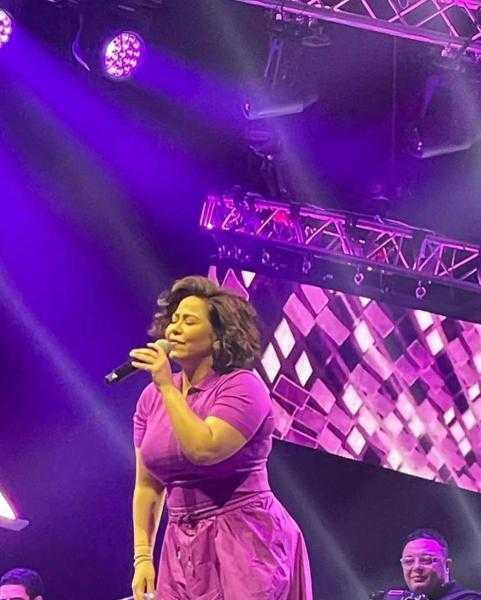 شاهد.. وصلة رقص لـ شيرين عبد الوهاب في حفل دبي