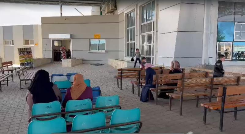مواطنون فلسطينيون في معبر رفح