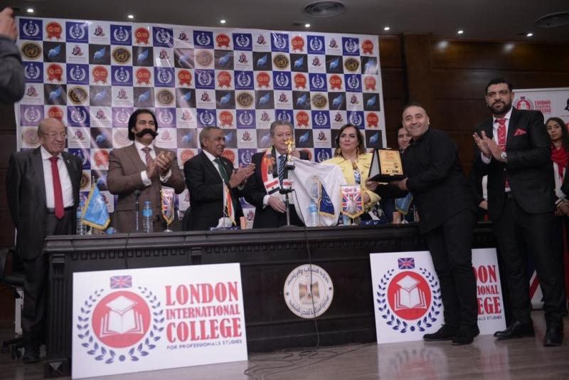 تكريم مجد القاسم ومنحه الدكتوراة الفخرية من كلية لندن