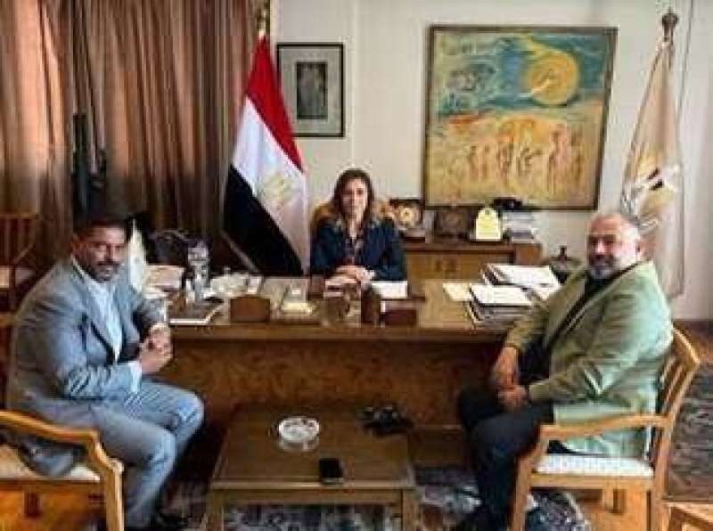 وزيرة الثقافة نيفين الكيلاني وهاني فرحات