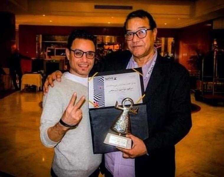 آسر ياسين ودياب وريهام عبدالغفور .. الصور الكاملة لتشييع جثمان مصطفى درويش بمسجد الحصري