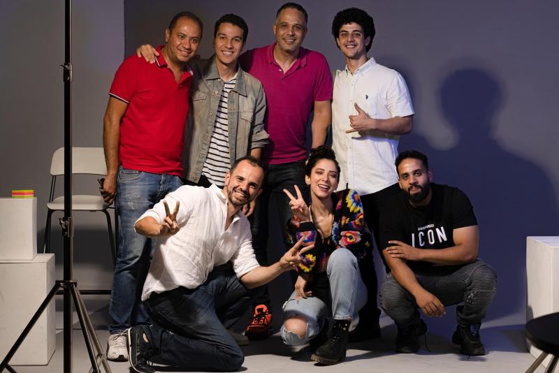 فريق عمل فيلم «خمس جولات» ينعى مصطفى درويش بطريقة خاصة