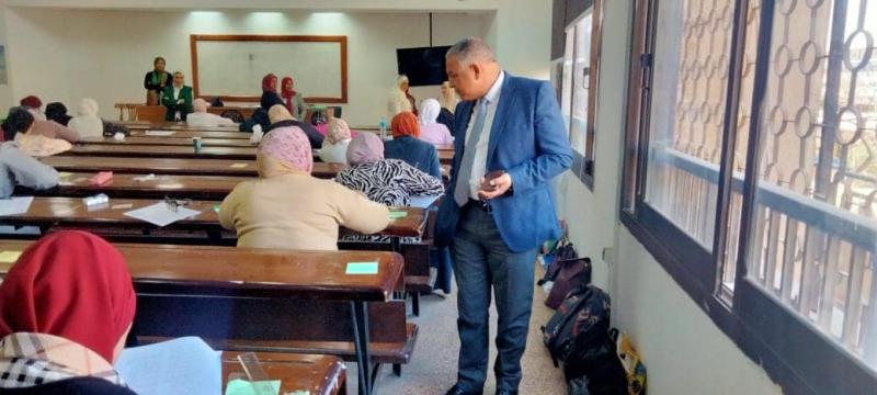 الدكتور محمد فكري خضر خلال جولته
