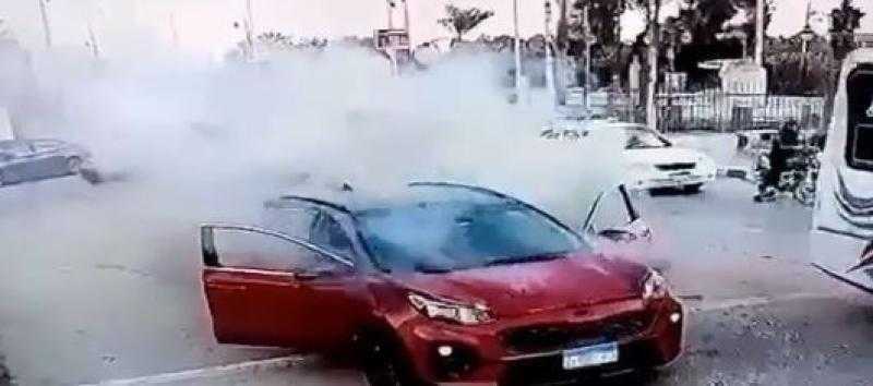 النيابة تنتدب مهندسا فنيا للكشف على سيارة التهمتها النيران بطريق الواحات