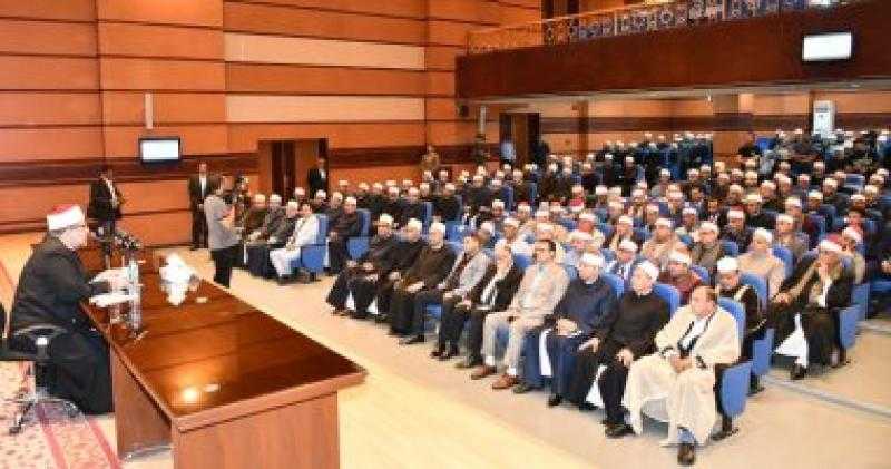 وزير الأوقاف يكرِّم القراء والمبتهلين: «أنتم فخر الأمة»