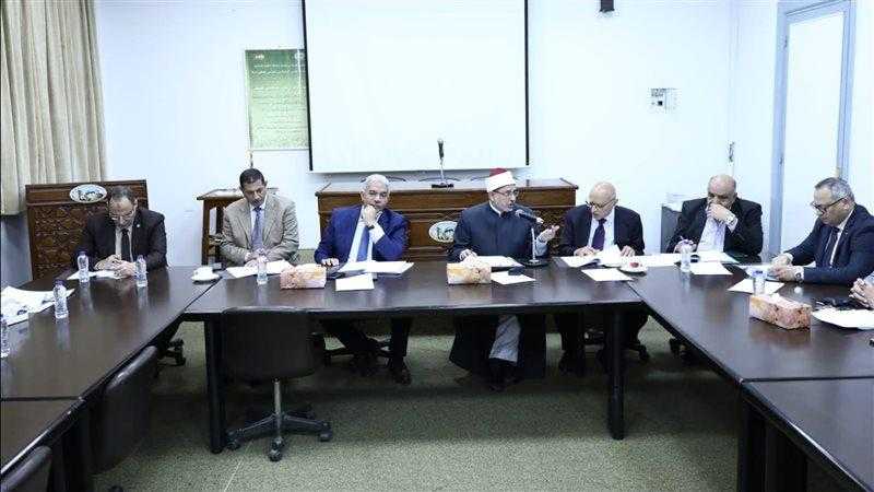 رئيس جامعة الأزهر يشيد بخدمات المركز الدولي الإسلامي للدراسات والبحوث السكانية