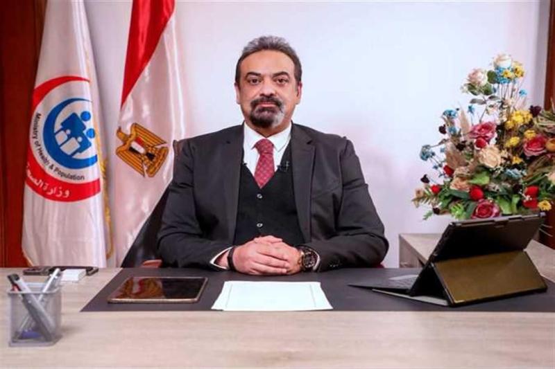 من بينها الوفاة.. حسام عبد الغفار يُعدد مخاطر «حقنة البرد» - فيديو