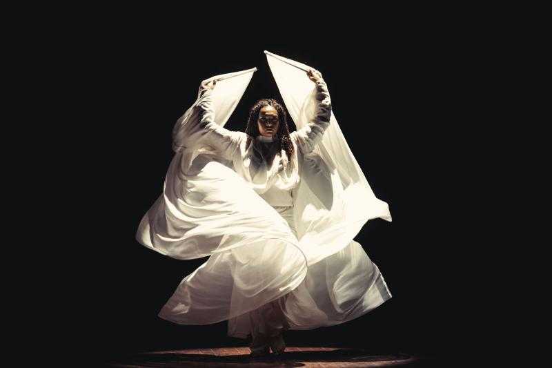 بحضور سفراء إسبانيا وإيطاليا.. عرض راقص من خريجات معهد ”تقسيم” بمتحف الحضارة