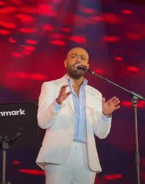 تامر عاشور يشعل حفل السعودية وسط حضور جماهيري ضخم.. فيديو وصور