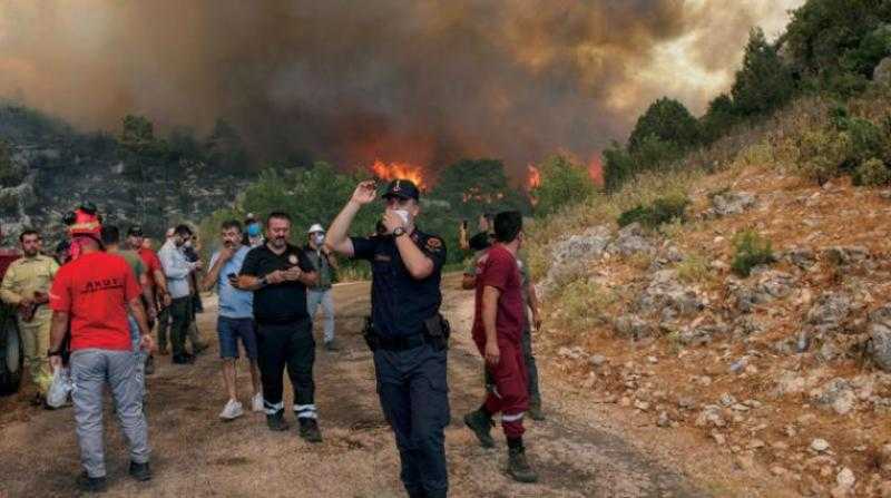 إعلان حالة الطوارئ وإجلاء 25 ألفا من سكان ألبرتا الكندية جراء حرائق الغابات.. فيديو