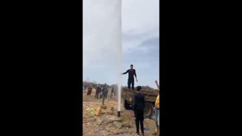 بئر يخرج ماء ونار في نفس الوقت 