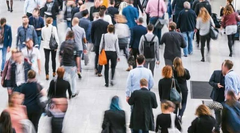 باحث في الشؤون الاستراتيجية: أوروبا تجتهد لزيادة عدد سكانها بالهجرات الداخلية واستقطاب الكفاءات