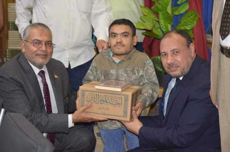 عبدالمالك يشهد تكريم الطلاب المتميزين في كلية الشريعة والقانون بأسيوط