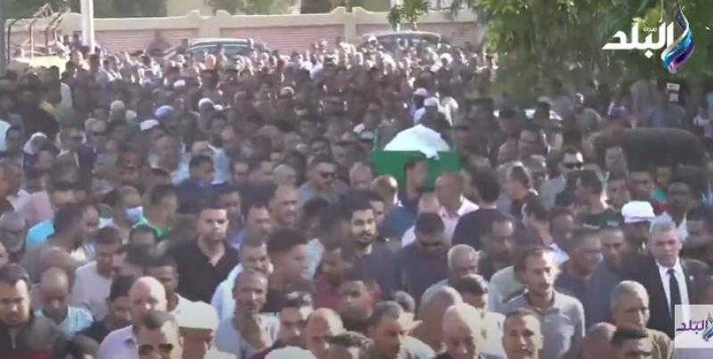 شاهد.. جنازة مُهيبة لـ محمود بكري في مسقط رأسه بقنا