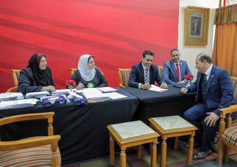 لجنة العضوية بالأهلي تواصل عملها وسط إقبال كثيف قبل افتتاح فرع التجمع