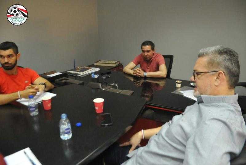 بركات وميكالى يستعرضان برنامج المرحلة القادمة  للمنتخب الأولمبي