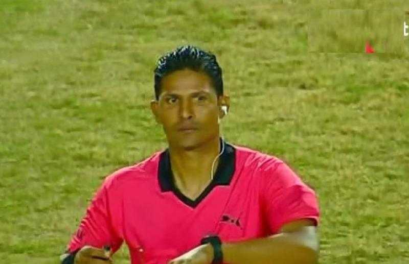 بعد أنباء إيقافه.. تعليق ناري من وليد عبدالرازق حكم مباراة الزمالك وبروكسي