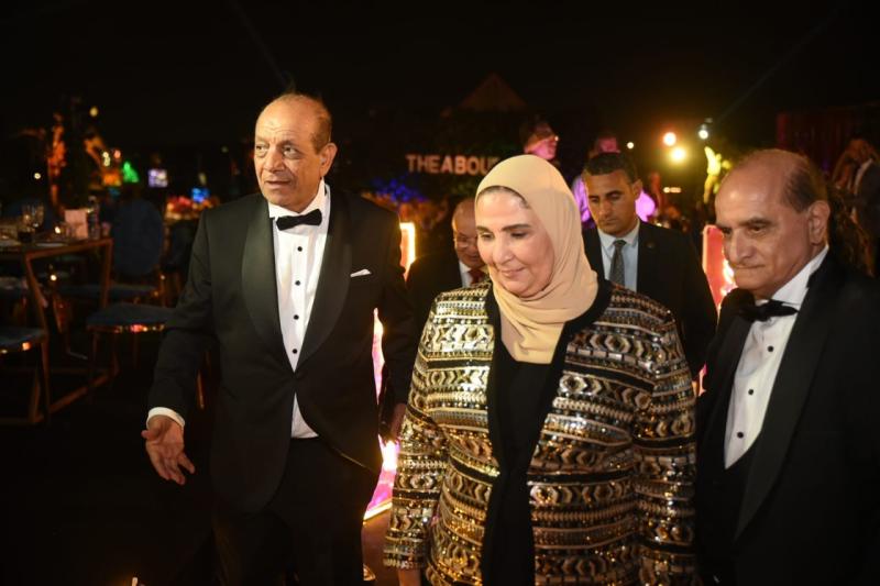 وزيرة التضامن برفقة نجوم الفن في حفل زفاف عائلة أبو عميرة .. «صور»