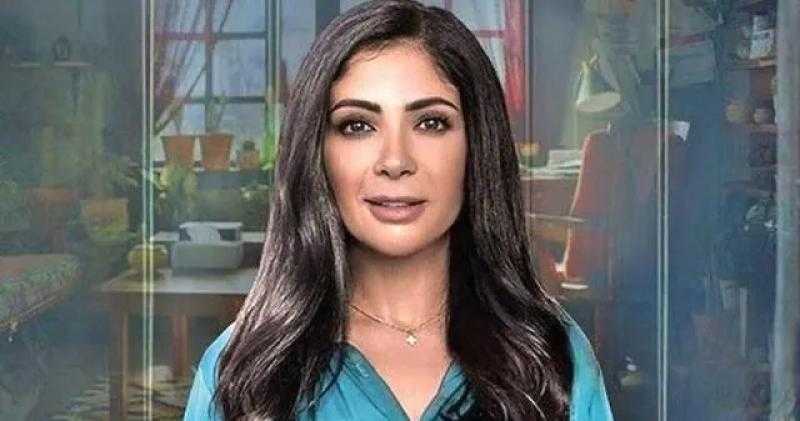 تفاصيل حالة منى زكي بعد إصابتها بكسر في يدها