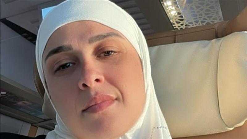 شاهد.. ياسمين عبد العزيز بالحجاب