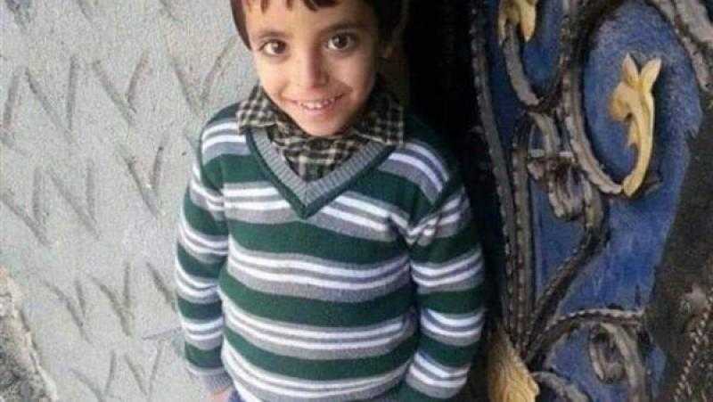 دفنه خلف منزله.. المتهم بقتل طفل جيرته يمثل الجريمة في دمياط