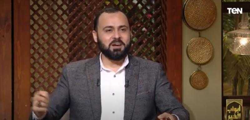 داعية إسلامي: إكرام الضيف أفضل من قراءة القرآن في هذه الحالة - فيديو