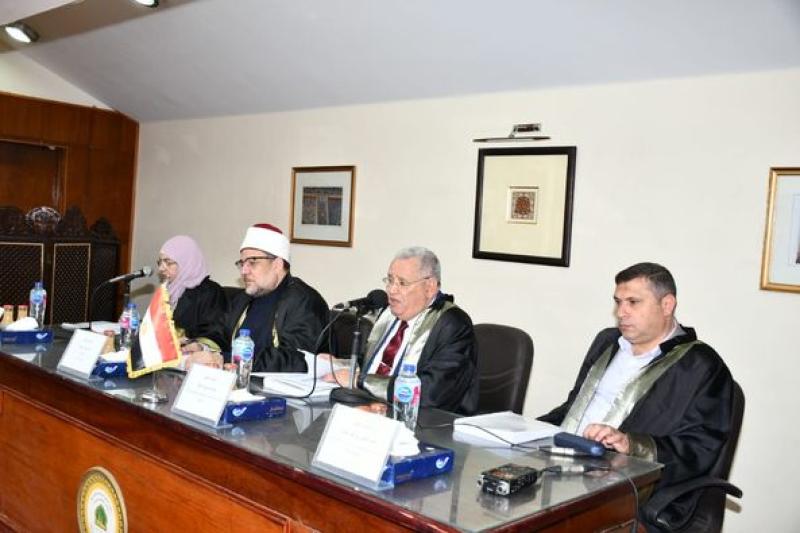 وزير الأوقاف خلال المناقشة