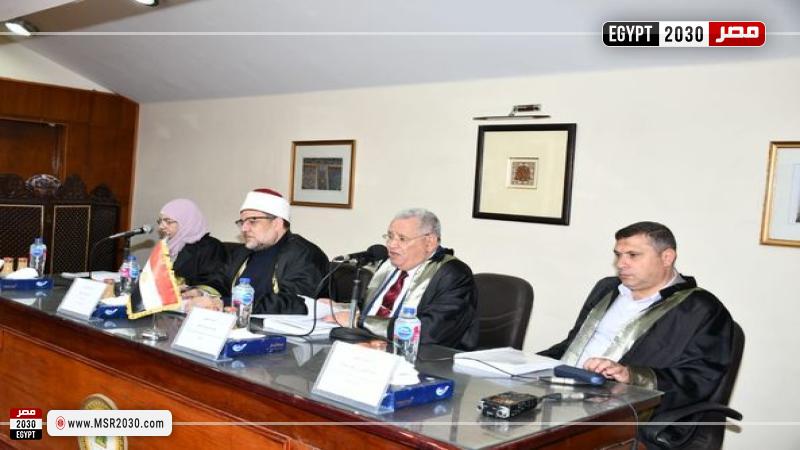 وزير الأوقاف خلال المناقشة