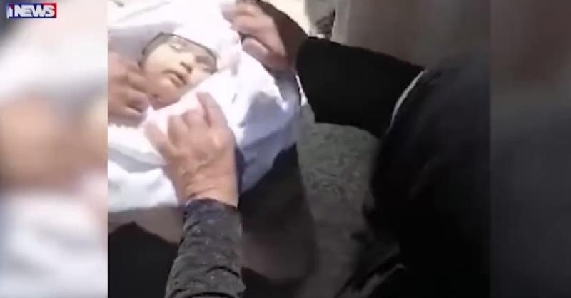طفلة رضيعة 