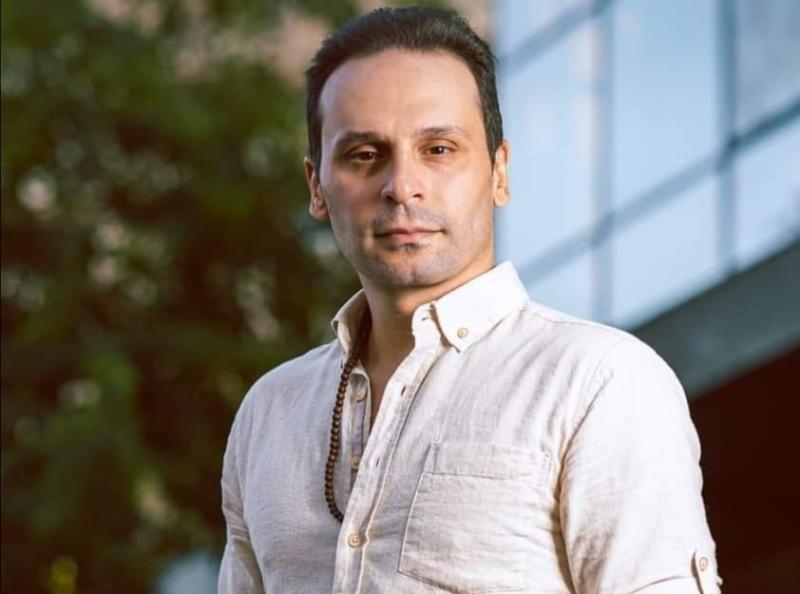 محمود العزازي يحصد جائزة أفضل ممثل بمهرجان دبي للأفلام القصيرة