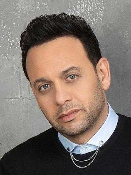 «بقيتي مدموازيل».. مصطفى قمر يهنئ ابنته بعيد ميلادها