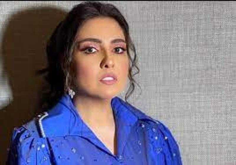 مي كساب تستعرض رشاقتها خلال رحلتها لدبي