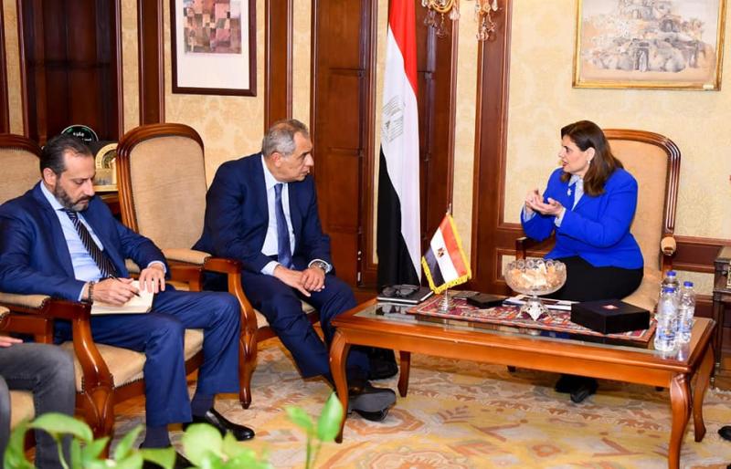 وزيرة الهجرة 