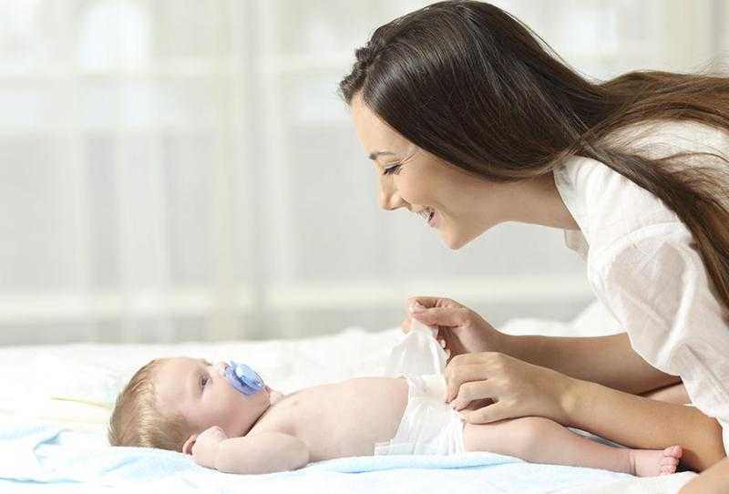 قد تسبب نزيف.. هاني الناظر: حفاضات الأطفال خطيرة في هذه الحالة