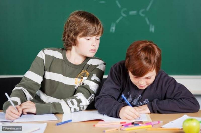 ما حكم تعاطف المراقب مع الطلاب وتسهيل الغش في الامتحانات؟