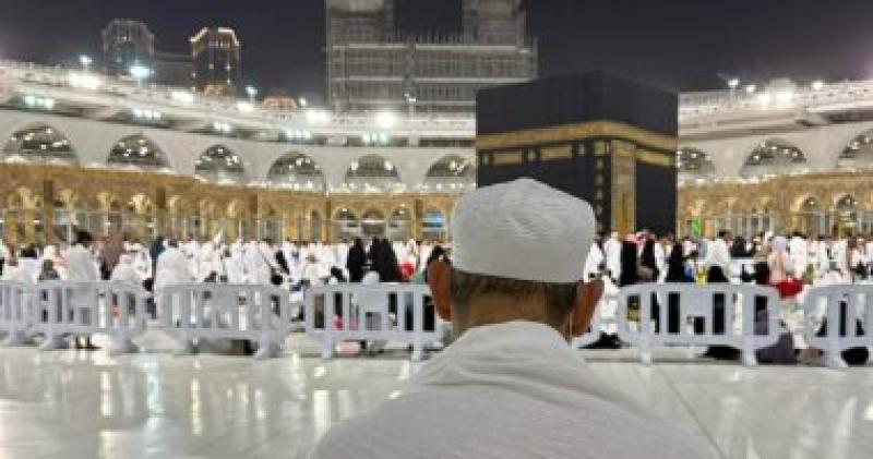شيخ الأزهر في صحن الكعبة المشرفة مؤديًا مناسك العمرة