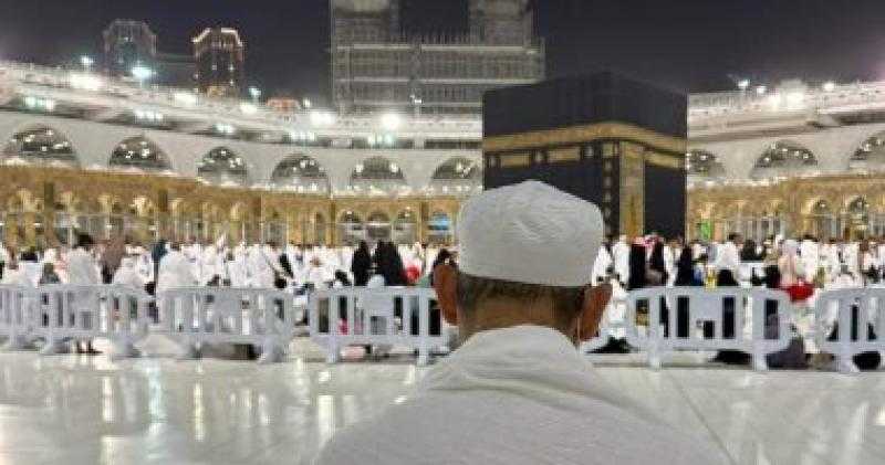 شيخ الأزهر في صحن الكعبة المشرفة مؤديًا مناسك العمرة