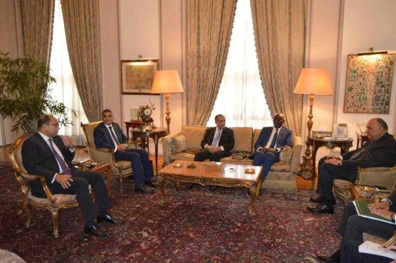 شكري يستعرض مع نظيره الموريتاني الأوضاع في السودان وليبيا وسوريا