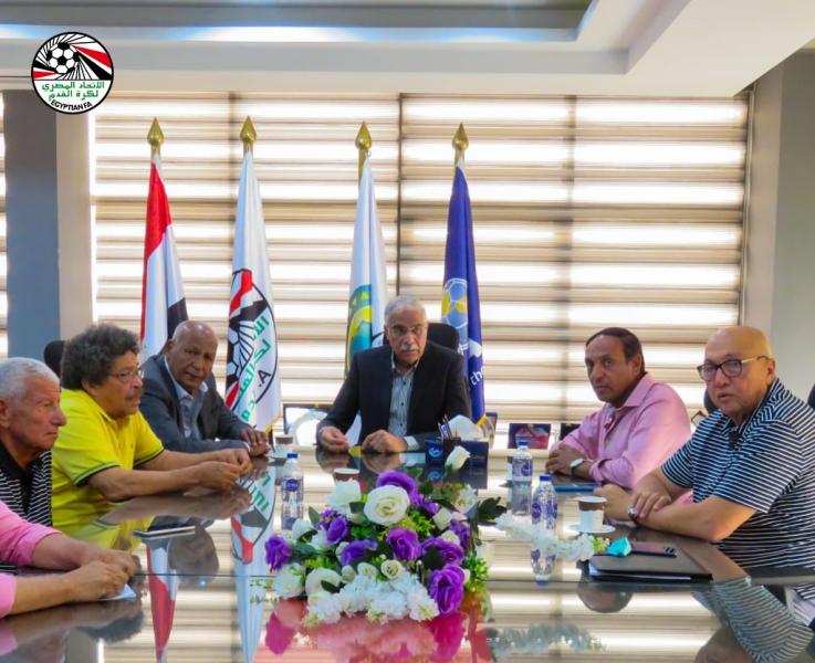 جمال علام يستقبل أعضاء اللجنة الفنية بالكاف