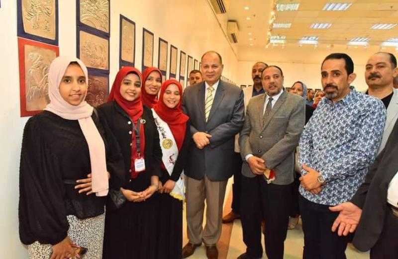 نائب رئيس جامعة الأزهر ومحافظ أسيوط يفتتحان معرض «ومضة» لطالبات كلية التربية