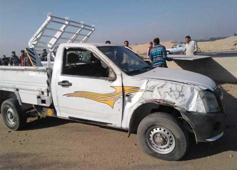 بالأسماء .. إصابة 4 أشخاص في انقلاب سيارة ربع نقل بالشيخ زويد