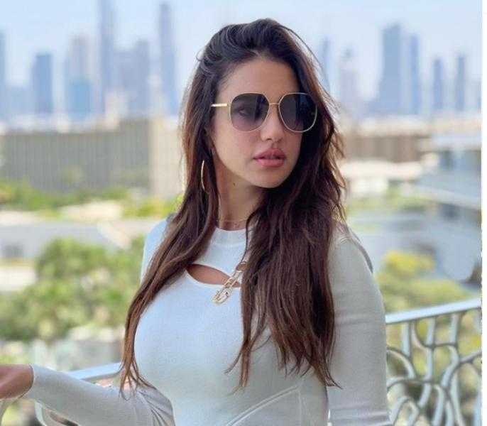 درة برفقة زوجها بإطلالة رياضية في أحدث ظهور لها