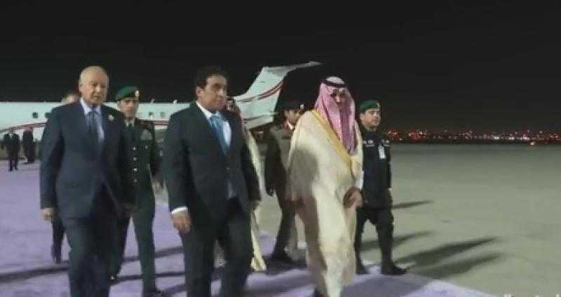 شاهد.. رئيس المجلس الرئاسي الليبي يصل جدة للمشاركة في القمة العربية