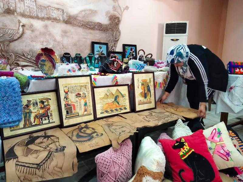 الشباب والرياضة تُقيم معرضا لمنتجات أندية الفتاة بالغردقة