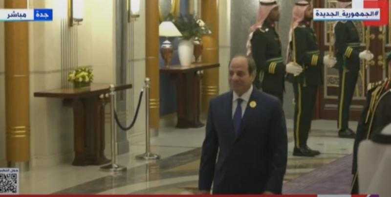 الرئيس السيسي يصل إلى مقر انعقاد القمة العربية