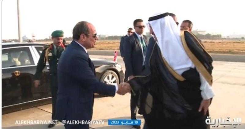 شاهد.. السيسي يُغادر بلاد الحرمين بعد مشاركته في القمة العربية