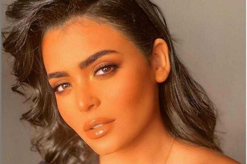 بفستان مشجر.. أسماء جلال بإطلالة ساحرة