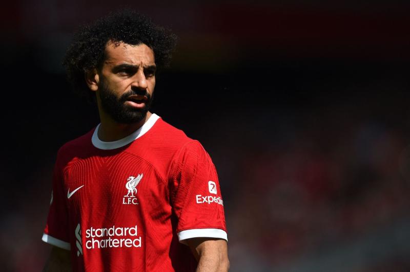 شاهد.. أحدث ظهور لـ أسرة محمد صلاح داخل ملعب «أنفيلد»