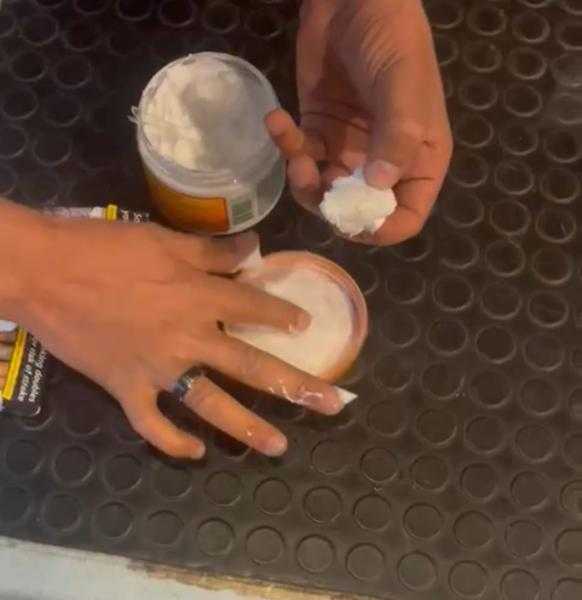 ضبط راكب حاول تهريب كوكايين داخل ”علبة كريم” بمطار الغردقة